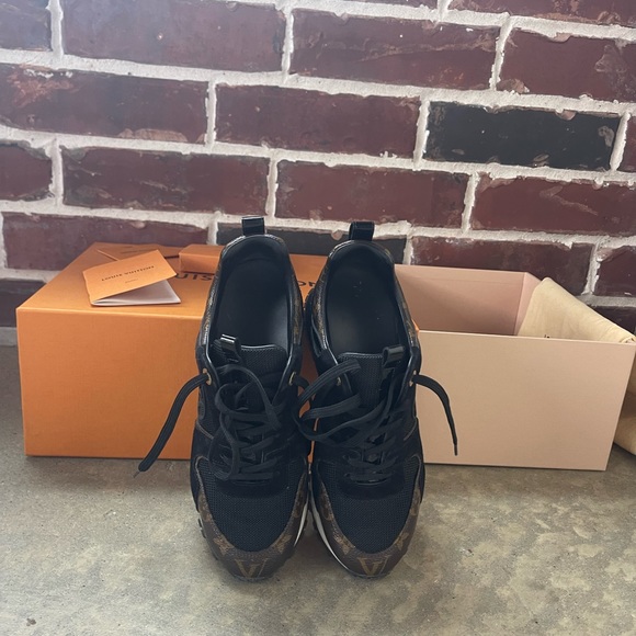 Louis Vuitton Run Away Sneaker size:36 - Picture 6 of 6